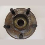 LAND ROVER FRONT WHEEL HUB WO/ ABS SENSOR DISCOVERY II 2 TAY100060 USED