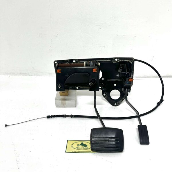 SKB000150 USED (AS IS IN PICTURE) - LAND ROVER PEDAL & BRACKET FITS DISCOVERY 2